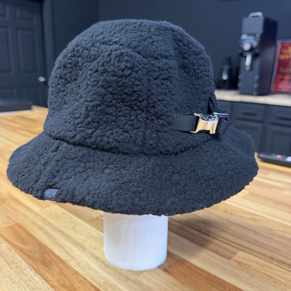 Lululemon Black Fleece Bucket Hat Sherpa Textured Side Buckle M/L LU9AVAS